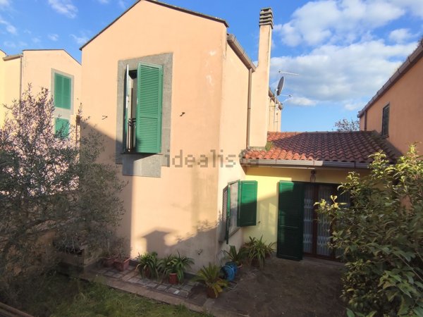 casa indipendente in vendita a Sutri