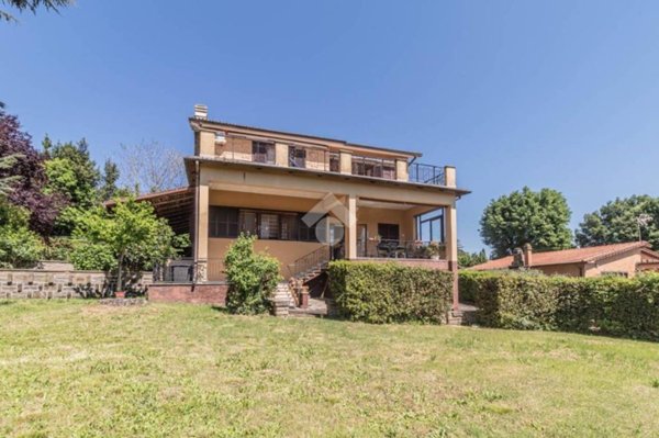 casa indipendente in vendita a Sutri
