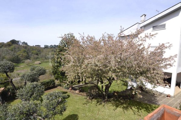 casa indipendente in vendita a Sutri