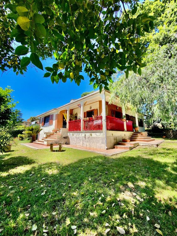 casa indipendente in vendita a Sutri