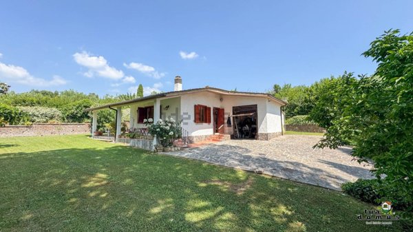casa indipendente in vendita a Sutri