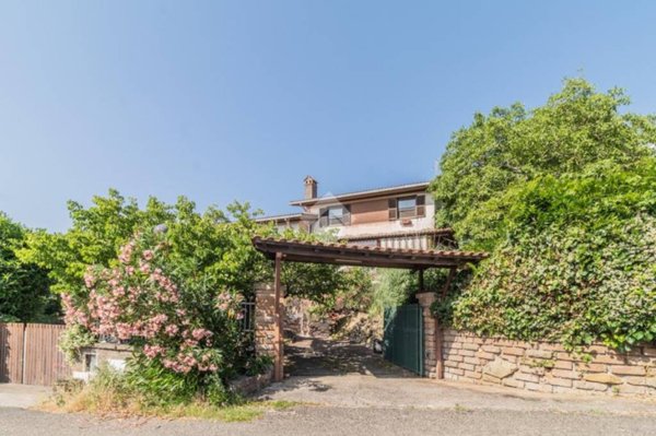 casa indipendente in vendita a Sutri