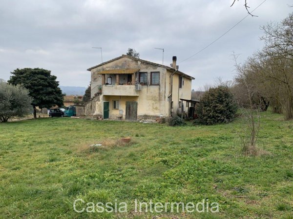 casa indipendente in vendita a Sutri