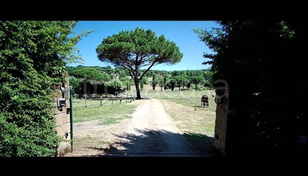 casa indipendente in vendita a Sutri