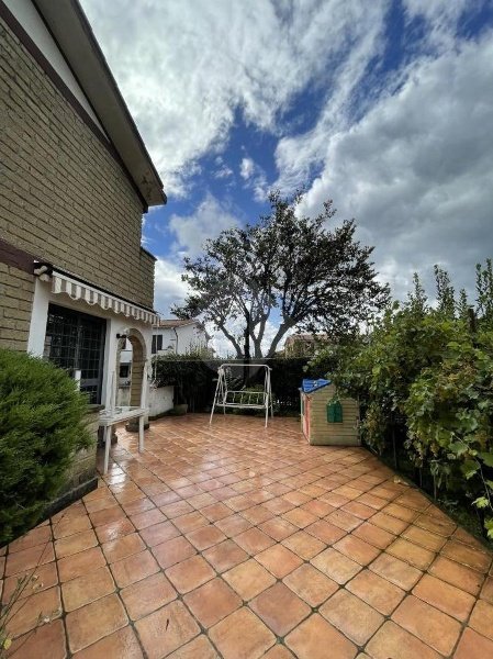 casa indipendente in vendita a Sutri