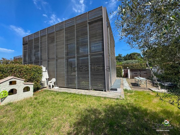 casa indipendente in vendita a Sutri