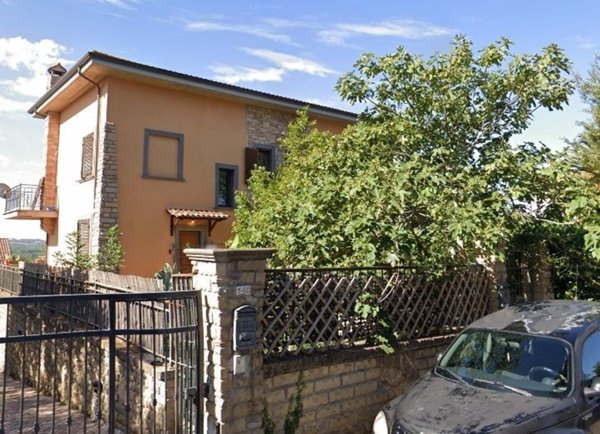 casa indipendente in vendita a Sutri