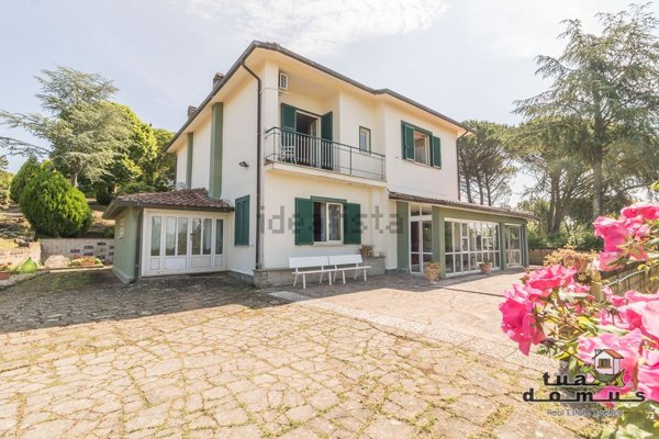 casa indipendente in vendita a Sutri
