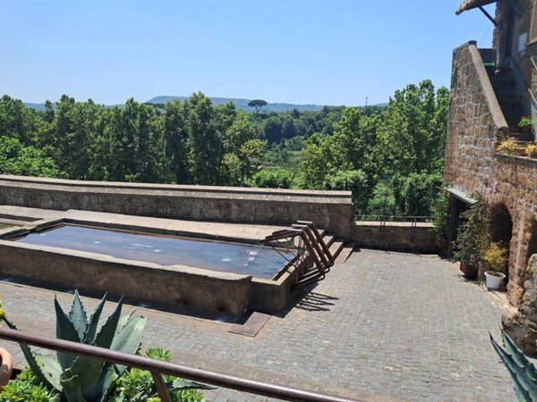 intera palazzina in vendita a Sutri