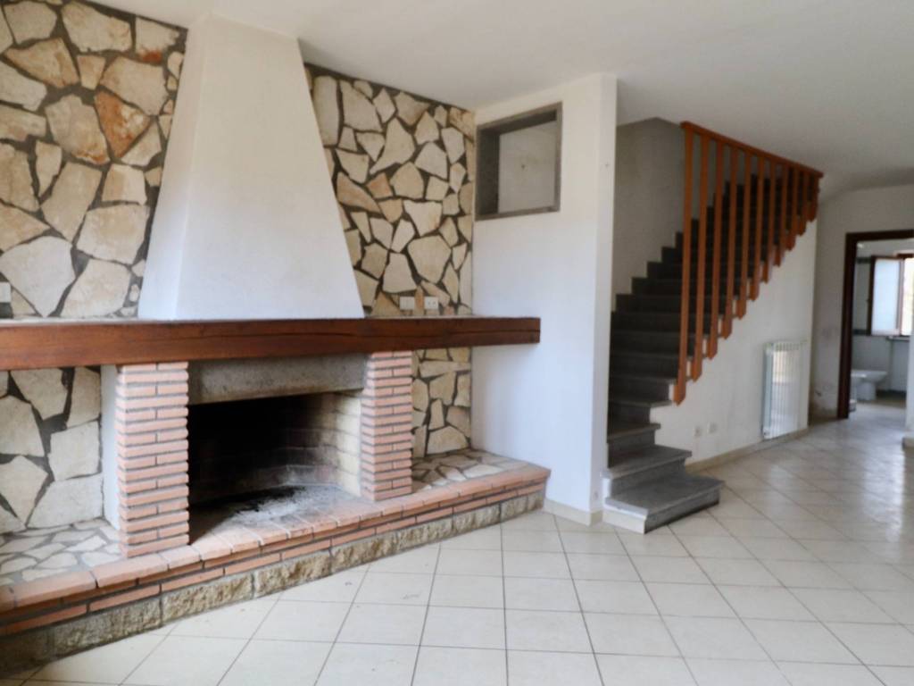 casa indipendente in vendita a Sutri