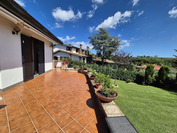 casa indipendente in vendita a Sutri