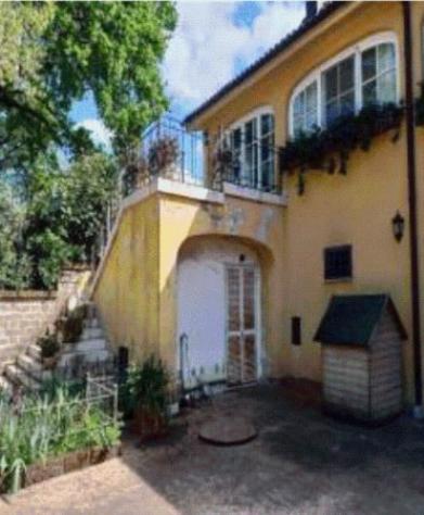 casa indipendente in vendita a Sutri