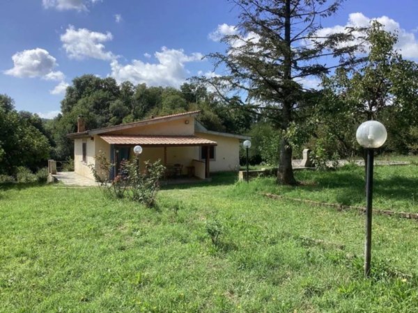 casa indipendente in vendita a Sutri