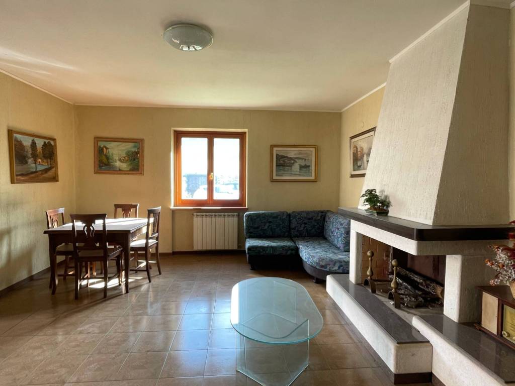 casa indipendente in vendita a Sutri