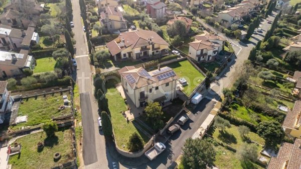 casa indipendente in vendita a Sutri