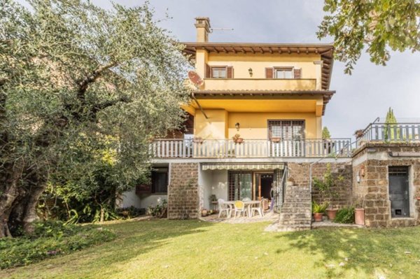 casa indipendente in vendita a Sutri