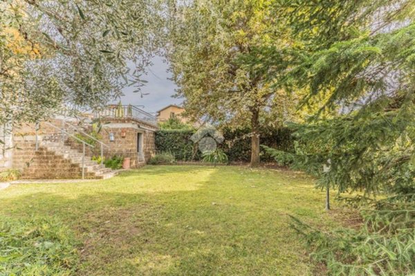 casa indipendente in vendita a Sutri