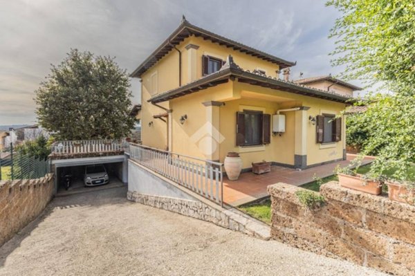 casa indipendente in vendita a Sutri