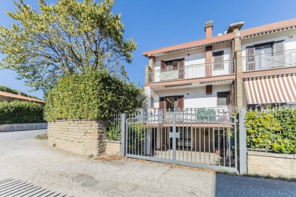 casa indipendente in vendita a Sutri