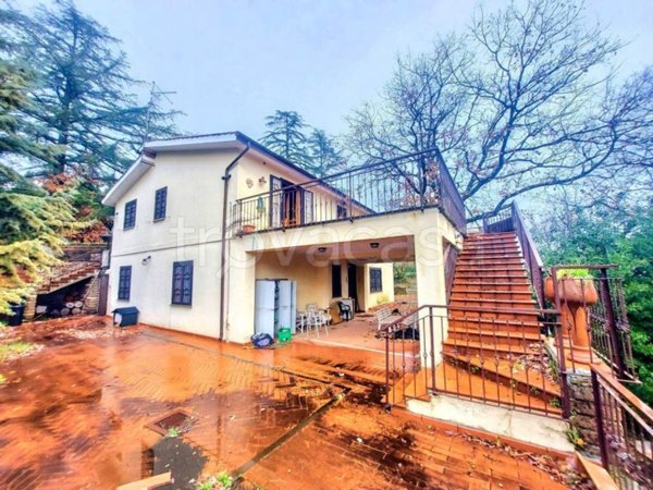 casa indipendente in vendita a Sutri