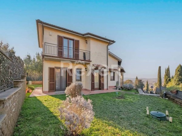 casa indipendente in vendita a Sutri