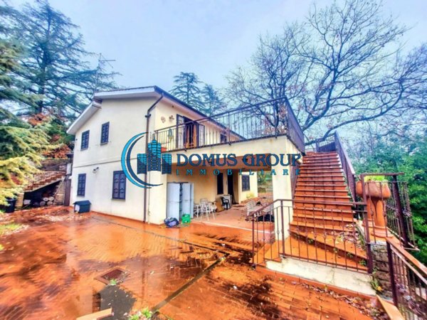 casa indipendente in vendita a Sutri