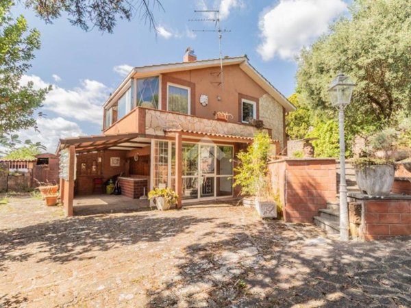 casa indipendente in vendita a Sutri