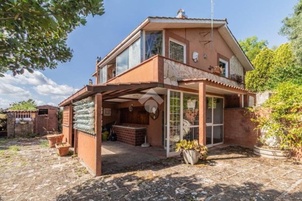 casa indipendente in vendita a Sutri