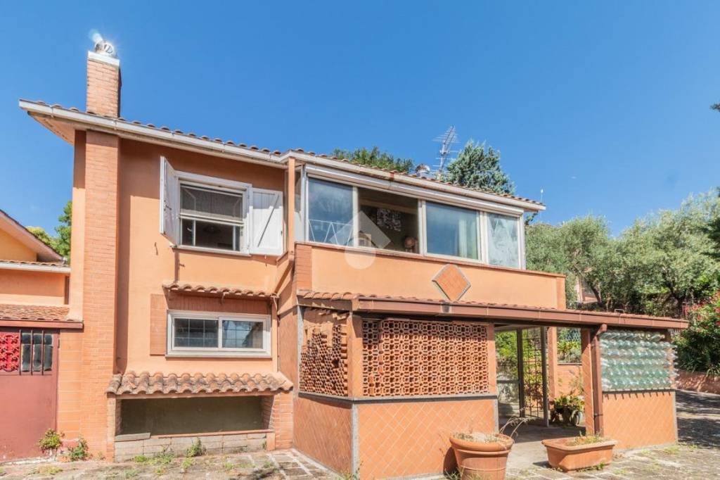 casa indipendente in vendita a Sutri