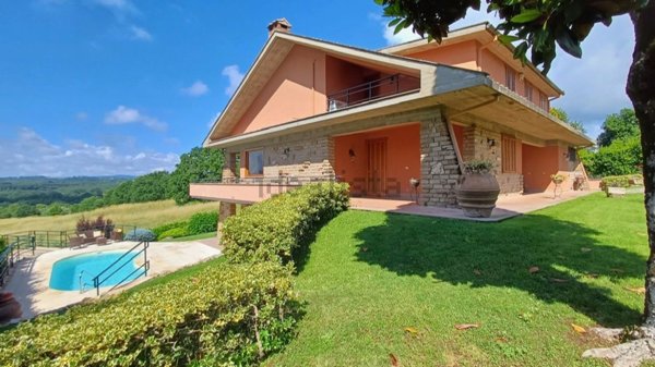 casa indipendente in vendita a Sutri