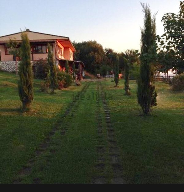 casa indipendente in vendita a Sutri