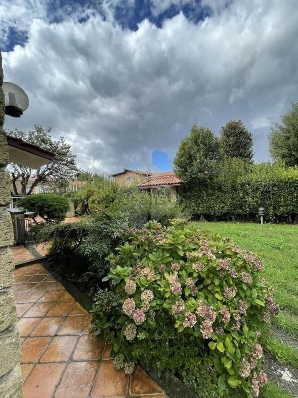 casa indipendente in vendita a Sutri