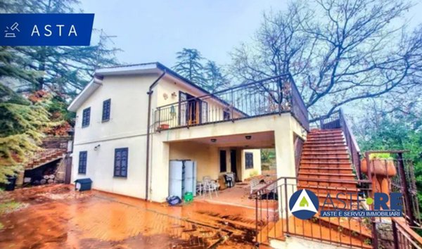 casa indipendente in vendita a Sutri