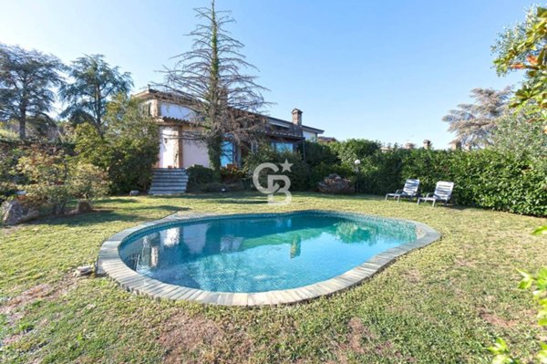 casa indipendente in vendita a Sutri