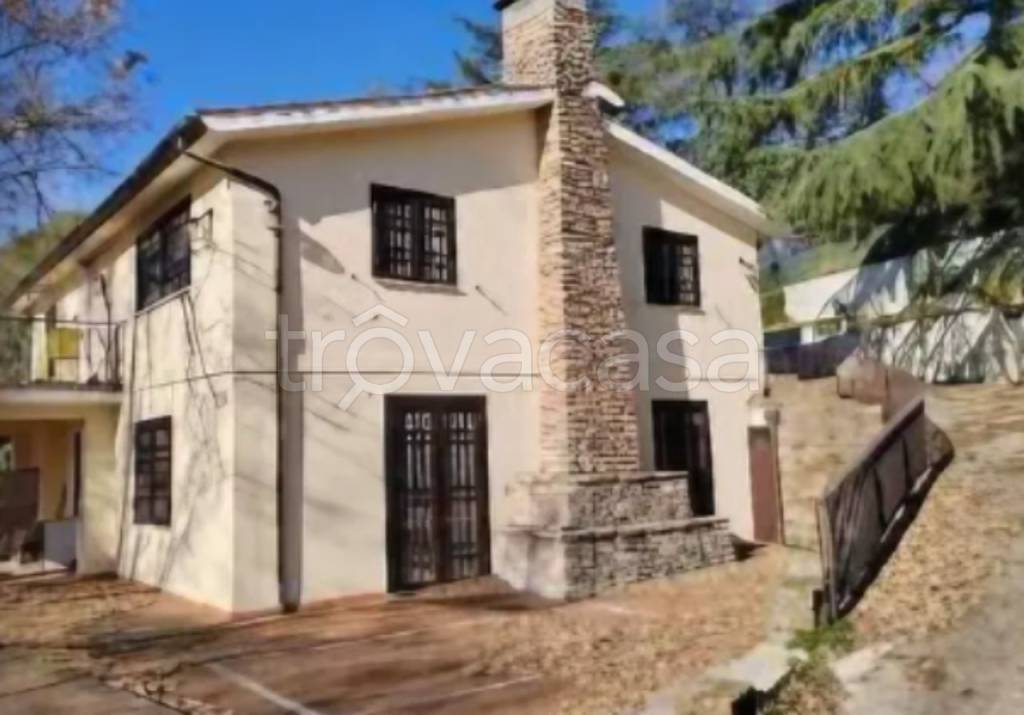 casa indipendente in vendita a Sutri
