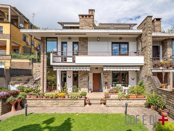 casa indipendente in vendita a Sutri