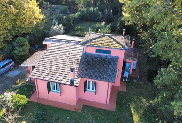 casa indipendente in vendita a Sutri