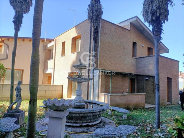 casa indipendente in vendita a Sutri