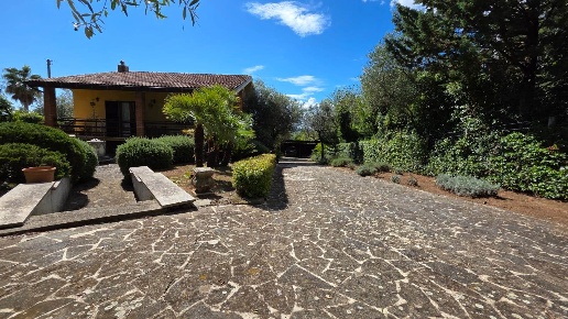 casa indipendente in vendita a Sutri