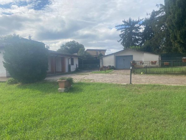 casa indipendente in vendita a Sutri