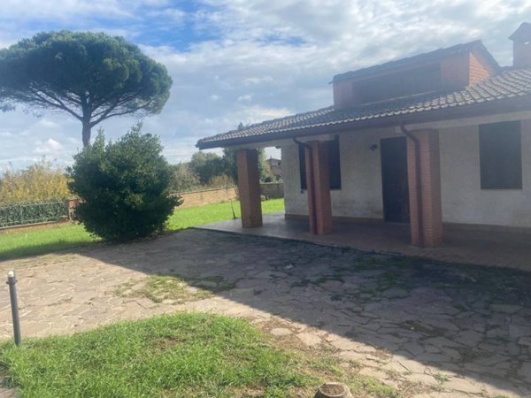 casa indipendente in vendita a Sutri