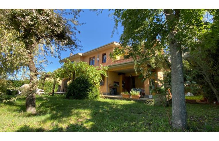 casa indipendente in vendita a Sutri