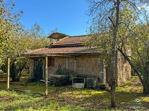 casa indipendente in vendita a Sutri