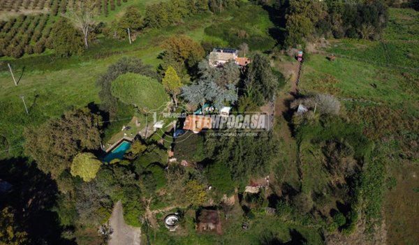 casa indipendente in vendita a Sutri