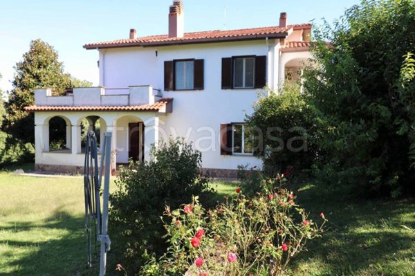 casa indipendente in vendita a Sutri