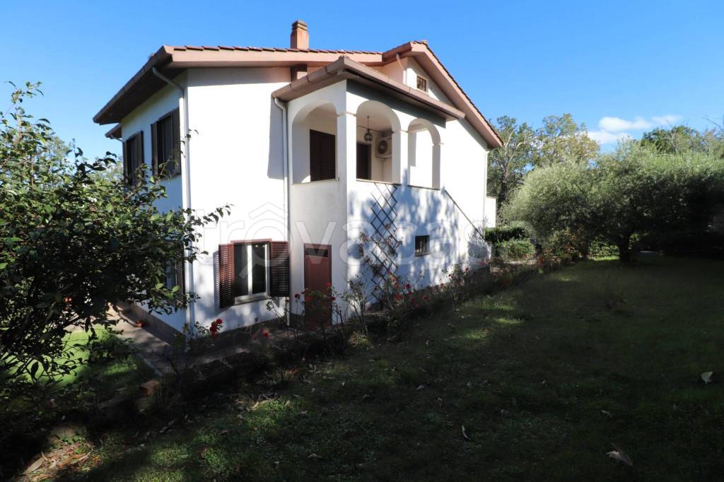 casa indipendente in vendita a Sutri