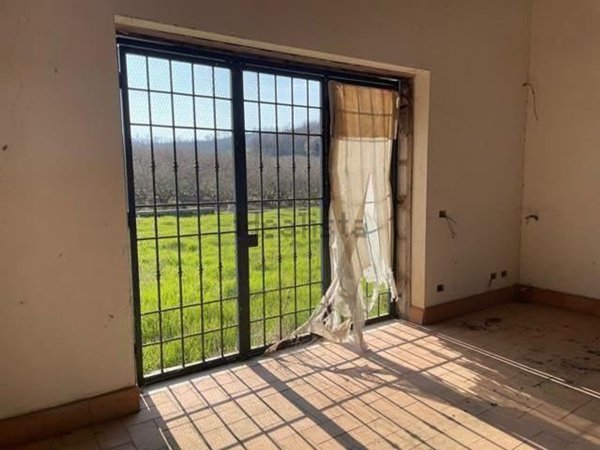 casa indipendente in vendita a Sutri