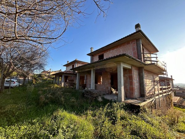 casa indipendente in vendita a Sutri