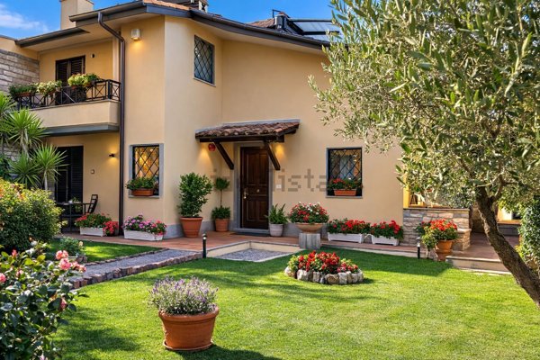 casa indipendente in vendita a Sutri