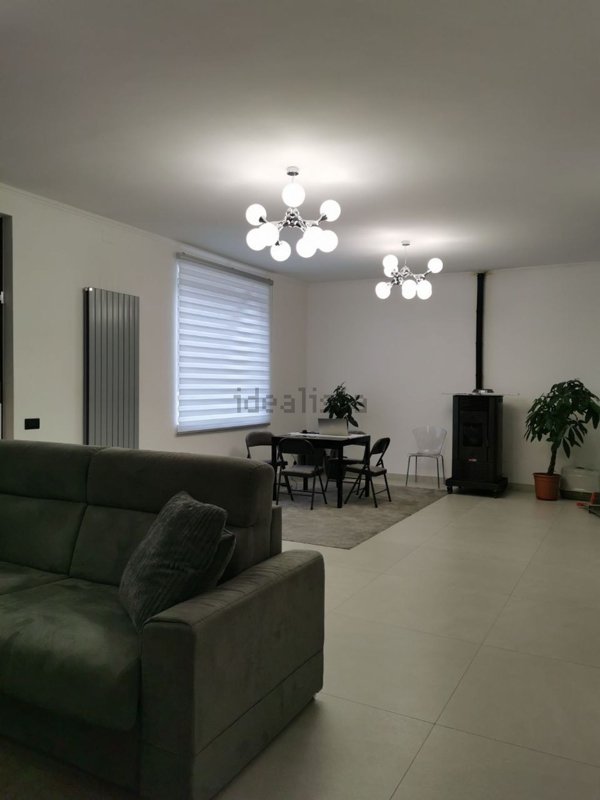 casa indipendente in vendita a Sutri